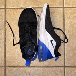 Nike Air Max motion 2 - Womens 7.5